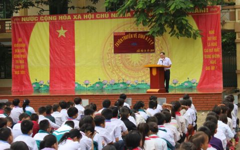 Trung tâm Y tế huyện Xín Mần truyền thông về phòng chống ngộ độc thực phẩm tại trường Tiểu học thị trấn Cốc Pài