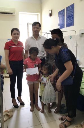 Hỗ trợ gia đình có hoàn cảnh khó khăn xã Nghĩa Thuận, huyện Quản Bạ, tỉnh Hà Giang